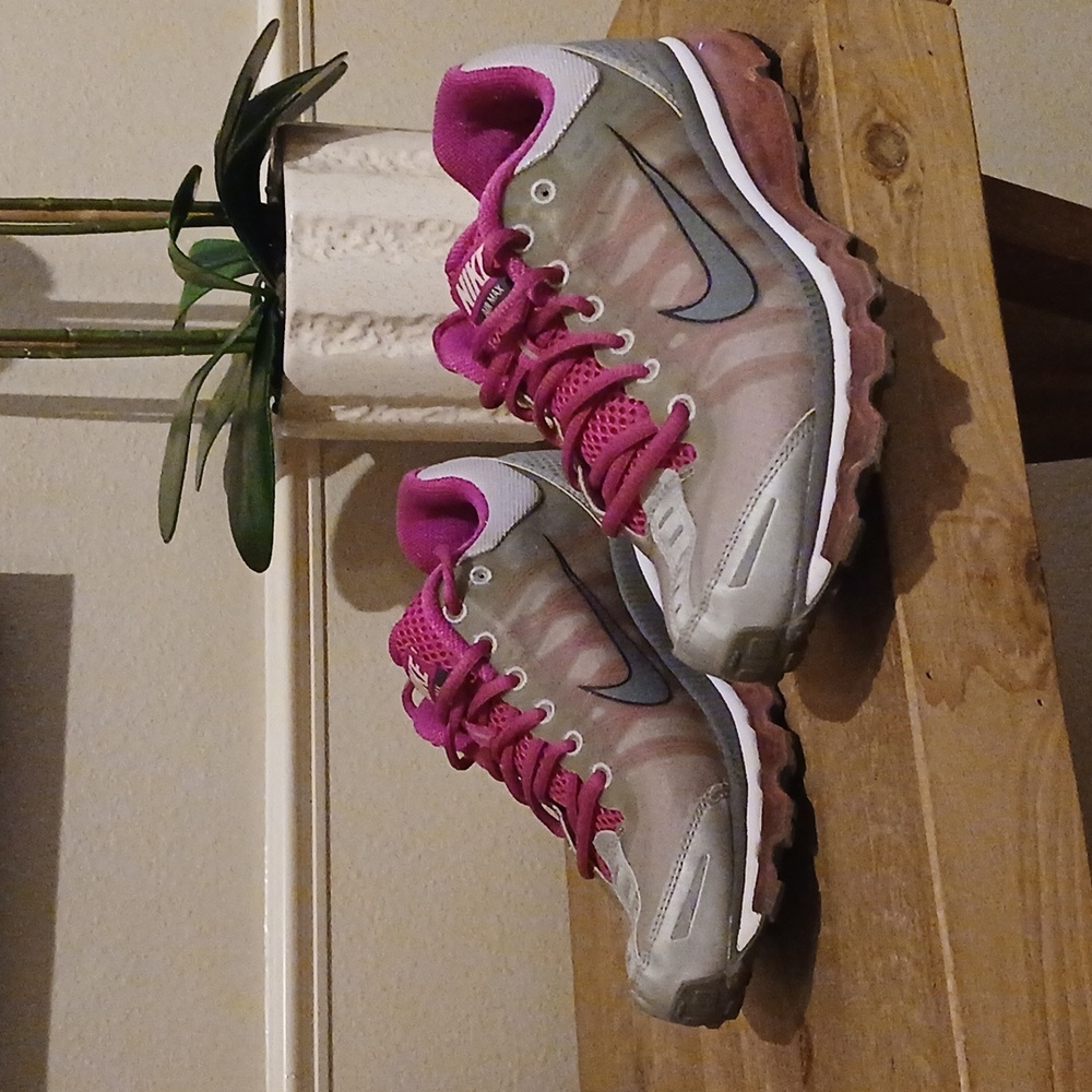 Nike Air Max Women's Pink And Gray Running Shoes Sneakers. Size 8 - Picture 4 of 17
